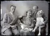 Enligt fotografens journal nr 7 1944-1950: 