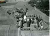 Flygfoto över Karbennings kyrka, Åsby.