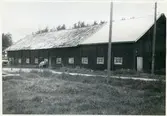 Skerike sn, Västerås, Snetomta.
Ladugård i skiftesverk, 1932.