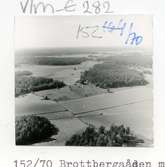 Västerås, Brottberga.
Flygfoto över Brottbergaåsen. 1970.