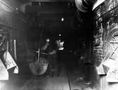 Forsbacka jernverk. Utrivning av malm från ficka. Foto: Carl Larsson, 1920-talets början.