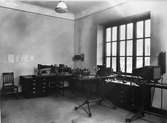 Forsbacka jernverk. Laboratoriet, mikroskoprummet. Foto: Carl Larsson, 1920-talets början.