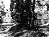 Lilla herrgården med flyglar. Foto: Carl Larsson, 1920-talets början.