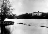 Övre Säljet med kontorsbyggnaden och herrgården. Foto före 1890. Foto: Carl Larsson, Gefle.