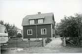 Västerås, Iggebygärdet.
Villa Hökvägen 6, kv. Ugglan.