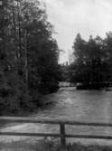 Sura sn, Surahammar kn, Surahammar.
Kolbäcksån vid Surahammars herrgård. Utsikt från Biografbron.