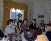 Avtackning av kokerskan Elsa Nilsson i Brattåshemmets matsal, maj 1979. Relaterat motiv: A1846 och A1859.