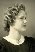 Ester Inga* Josefina Bengtsson Jallinder (1917 - 2007) år 1929. Dotter till Ida och Johannes Bengtsson, Villa Högbo, Gamla Riksvägen 79 i Kållered.