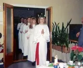 Luciatåg i Brattåshemmets övre hall, december 1979. Namnuppgifter saknas. Relaterat motiv: A1887.
