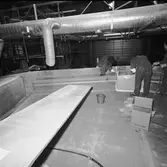 Norska Ses-en i plastverkstan och båt nr 2 i mellanhallen