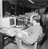 Personal i arbete med nya materialsystemet i förråd