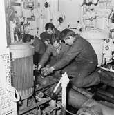 Arbetsbilder på Baltic Print i botten och maskinrum