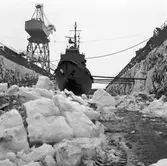 Bogserbåt i Oscarsdockan isförhållande