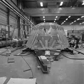 RIbbspantformen på bädden till stridsbåt 90 S i plastverkstan