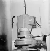 El-motor i maskinrum M 72 Arholma beskrivn.