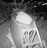 Arbete med stridsb. 90 S i plastverkstan