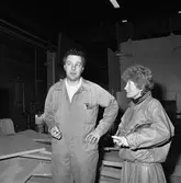 Arbete med stridsb. 90 S i plastverkstan