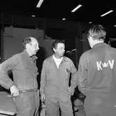 Arbete med stridsb. 90 S i plastverkstan