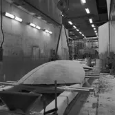 Arbete med stridsb. 90 S i plastverkstan