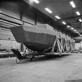 Lyft av stridsbåt 90 S till lastfartyg