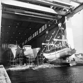 Lyft av M33 Viksten in i skrovhallen