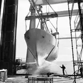 Lyft av M33 Viksten in i skrovhallen