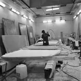 Stridsbåt CG13 i plastverkstan