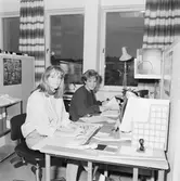 Praoelever i maskinverkst.