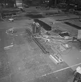 Arbete med krigsbroar i plåtv.