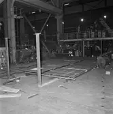 Arbete med krigsbroar i plåtv.