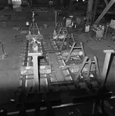 Arbete med krigsbroar i plåtv.