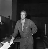 Personal i svetsverkst, plastv och el-maskinverkst.