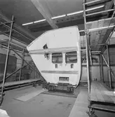 Sprutmålning av tågfronten till höghastighetståg