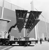 Provlyft av brosektion till krigsbro av hydralkran