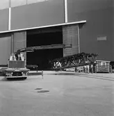 Provlyft av brosektion till krigsbro av hydralkran