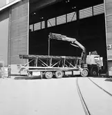 Provlyft av brosektion till krigsbro av hydralkran