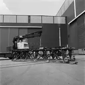 Provlyft av brosektion till krigsbro av hydralkran