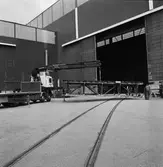 Provlyft av brosektion till krigsbro av hydralkran