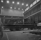 Arbete med bostadsplattformar till oljerigg och lyft till pråm för transport