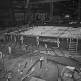 Arbete med bostadsplattformar till oljerigg och lyft till pråm för transport