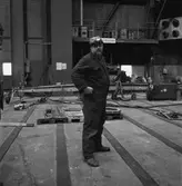 Arbete med bostadsplattformar till oljerigg och lyft till pråm för transport