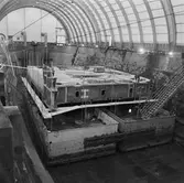 Arbete med bostadsplattformar till oljerigg och lyft till pråm för transport