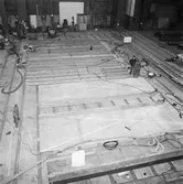 Arbete med bostadsplattformar till oljerigg och lyft till pråm för transport