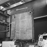 Arbete med bostadsplattformar till oljerigg och lyft till pråm för transport