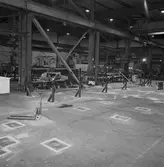 Arbete med järnvägsvagnar i hall 2