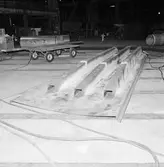 Arbete med krigsbroar i plåtverkst.