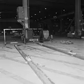 Arbete med krigsbroar i plåtverkst.