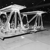 Arbete med krigsbroar i plåtverkst.