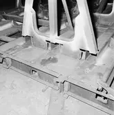 Arbete med krigsbroar i plåtverkst.