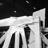 Arbete med krigsbroar i plåtverkst.